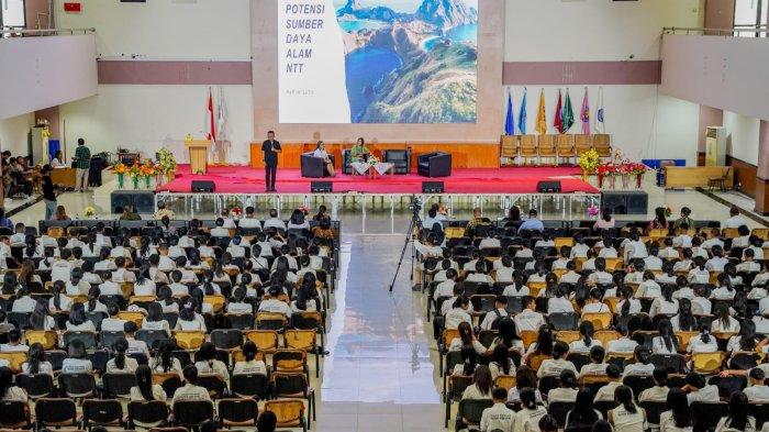 Calon Gubernur NTT, Ansy Lema saat hadir dalam Talkshow Expo Politeknik Negeri Kupang, Rabu, 16 Oktober 2924