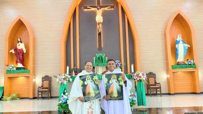 TIM KOMUNITAS - Dua imam yang tergabung dalam Tim Komunitas Kerahiman Ilahi, RD.Dr. Maxi Un Bria dan RD. Albano Carfalho, Minggu (16/2/2025).