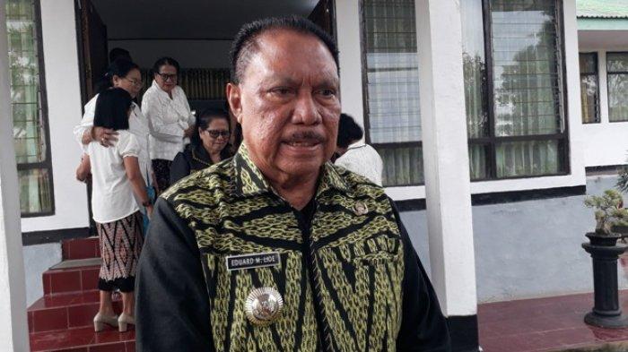 RELOKASI- Bupati TTS, Eduard Markus Lioe saat diwawancai POS-KUPANG.COM, Selasa (22/4/2025) di Rumah Jabatan Bupati TTS
