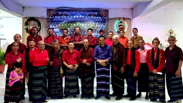 Anggota Paguyuban Warga Ende Paroki St. Fransiskus dari Assisi Kolhua Kupang, Sabtu (6/1/2023) malam.