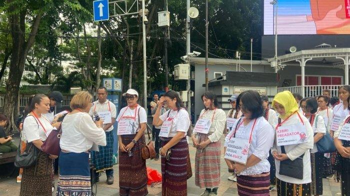 Forum Perempuan Diaspora Nusa Tenggara Timur (FPD NTT) Jakarta mengadakan Pawai Budaya dengan tema Menolak Kekerasan Seksual pada Anak dan Perempuan di NTT, Minggu (23/3/2025), DI Car Free Day (CFD) di Jakarta