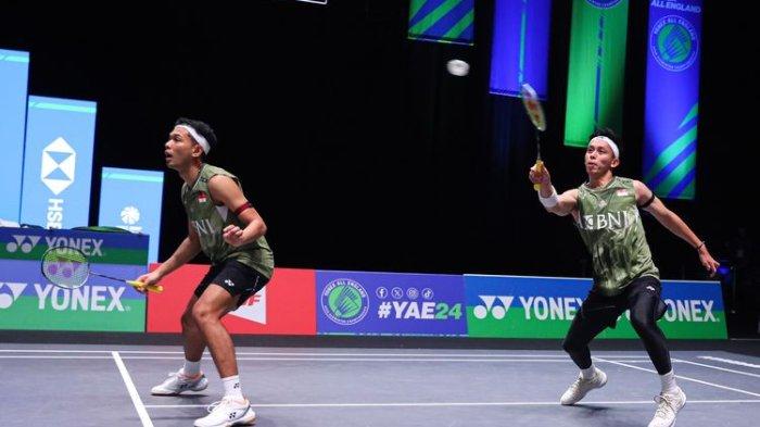 Ganda putra Indonesia, Fajar Alfian/Muhammad Rian Ardianto saat bertanding pada babak 32 besar All England 2024 di Utilita Arena Birmingham, Inggris, Kamis (14/3/2024).