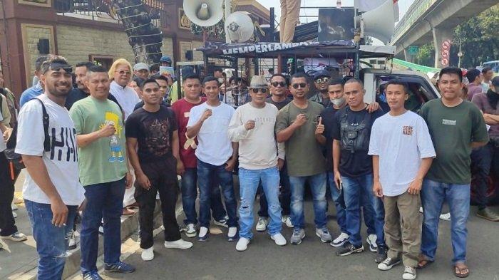 Forum Muda Ende saat melakukan aksi di Jakarta, Rabu, 15 Mei 2024 terkait dugaan kasus-kasus korupsi yang diduga masih mengendap di Polres Ende.