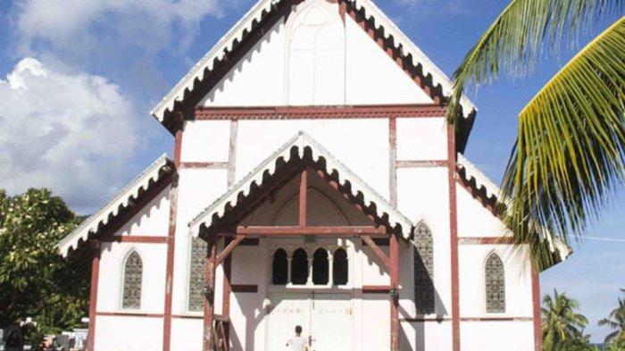 Gereja Tua Sikka di Maumere, Flores, Nusa Tenggara Timur.