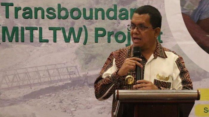 SAMBUTAN - Gubernur NTT Melki Laka Lena menyampaikan sambutan di workshop tata kelola dan ketahanan air di Hotel Sotis Kupang, Kamis (22/5/2025)
