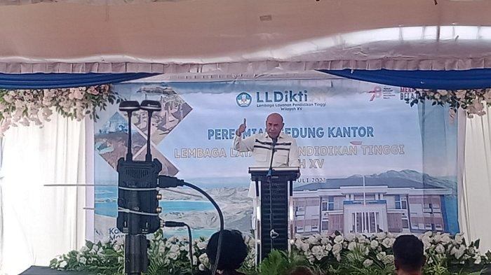 SAMBUTAN - Gubernur NTT, Viktor Bungtilu Laiskodat saat memberi sambutan dalam acara peresmian gedung kantor Lembaga Layanan Pendidikan Tinggi (LL DIKTI) Wilayah XV. Kamis 13 Juli 2023.