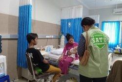 HENI - Heni S. Ningsih, warga Kabupaten Manggarai Barat, Provinsi NTT bersyukur karena seluruh biaya perawatan dan pengobatan putranya, Arrayan, ditanggung oleh Program Jaminan Kesehatan Nasional (JKN).