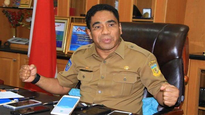 Hery Dosinaen saat menjabat Sekda Papua.