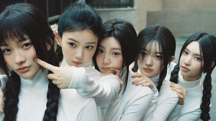 Girl grup Kpop ILLIT akan mengubah nama fandom 'LILY' usai diprotes netizen.