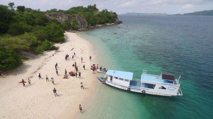 Ilustrasi Pulau Bidadari di Labuan Bajo, NTT.