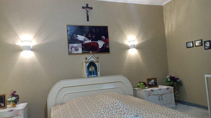 Kamar tidur Paus Yohanes Paulus II di Seminari Tinggi Ritapiret Maumere.