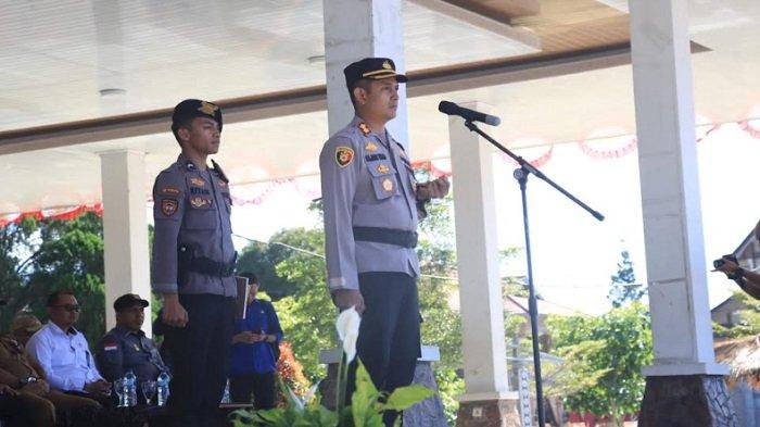 Kapolres Ngada AKBP Fajar Widya Dharmalukma saat pimpin apel gelar pasukan Operai Mantap Praja Turangga , Senin 26 Agustus 2024
