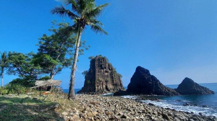 Keindahan Pantai Kuma, di Kabupaten Ende, Pulau Flores.