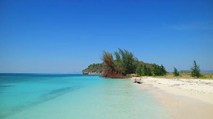 Keindahan pasir putih Pulau Pemana , Kabupaten Sikka