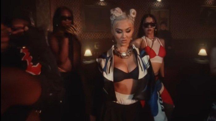 TRENDING -- Lagu baru Agnes Monica Ft Ciara berjudul Get Loose langsung trending
