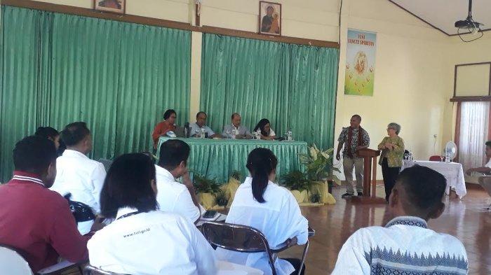 LOKAKARYA PENGUATAN PSIKOLOGIS - Lokakarya Penguatan Psikologis Pekerja Kemanusiaan dalam Isu TPPO dan TPKS di NTT : Mendampingi, Merawat dan Menguatkan, Rabu(5/3/2025) di Biara Susteran SSps, Kelurahan Belo, Kecamatan Maulafa, Kota Kupang.