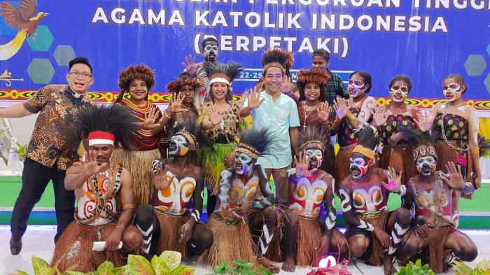Mahasiswa STP St. Yakobus Merauke pada Pentas budaya dan PERPETAKI Awards.