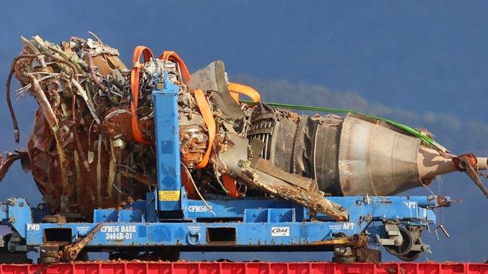Mesin Jeju Air, pesawat Boeing 737-800 yang jatuh di Bandara Internasional Muan, Korea Selatan, diangkut pada Sabtu (4/1/2025).