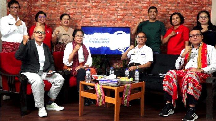 PODCAST RABIES - Dari Kanan ke Kiri : Kabid Kesehatan Hewan dan Kesmavet Disnak NTT, Kalak BPBD NTT, Kepala Dinkesdukcapil NTT, bersama Host News Manager Pos Kupang, Novemy Leo, serta pihak AIHSP, usai Podcast Strategi Tepat Perani Rabies di Timor NTT, Jumat (19/1).