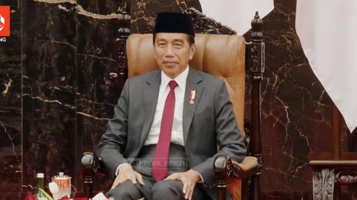 Presiden Joko Widodo pada Rapat Paripurna Pembukaan Masa Persidangan I DPR RI Tahun Sidang 2024-2025, 16 Agustus 2024, sesaat sebelum menyampaikan Pidato Kenegaraan Presiden Republik Indonesia dalam rangka Penyampaian RUU tentang APBN Tahun Anggaran 2025 beserta Nota Keuangan.