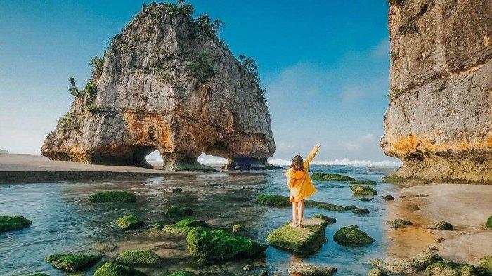 Pantai Maladong di Sumba Barat Daya, Nusa Tenggara Timur