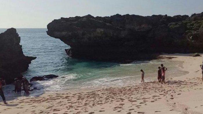Pantai Mandorak di Kabupaten Sumba Barat Daya, Provinsi Nusa Tenggara Timur