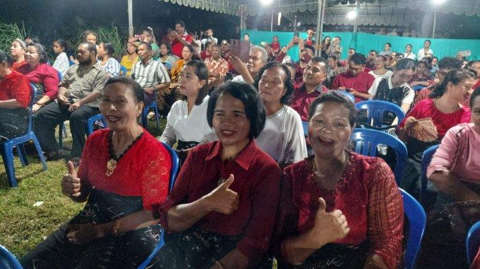 TAMU UNDANGAN - Para tamu yang hadir saat Reba Kelitei, Tofa, Oebufu, Kota Kupang, NTT, Sabtu (15/2/2025)