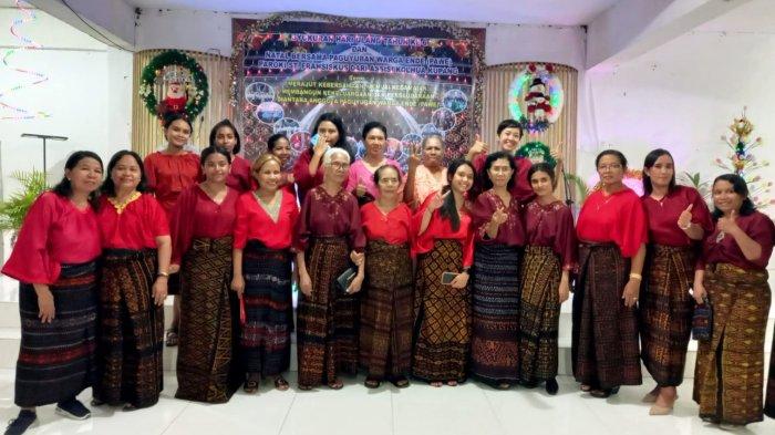 Anggota Paguyuban Warga Ende Paroki St. Fransiskus dari Assisi Kolhua Kupang, Sabtu (6/1/2023) malam.