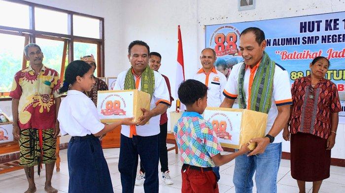 Peduli Literasi dan Berbagi Kasih Alumni Spensa 88