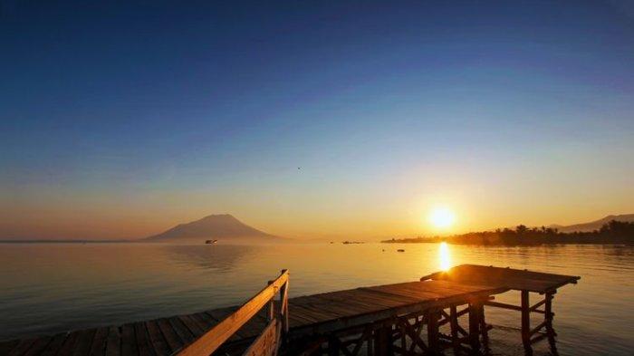 Pelabuhan kecil di Lewoleba, Kabupaten Lembata, Nusa Tenggara Timur