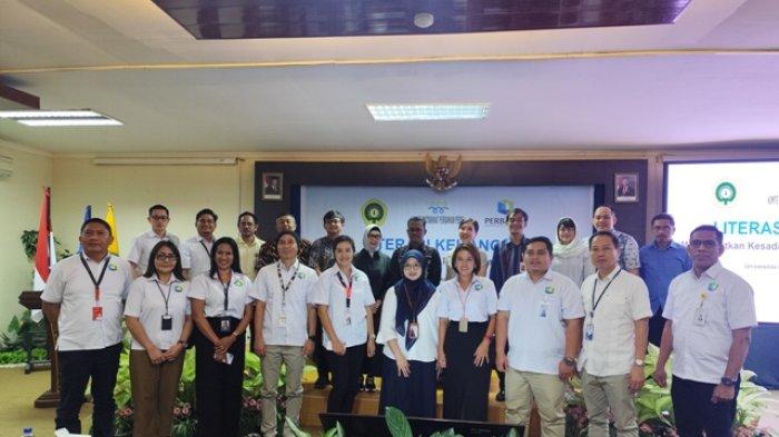 BERSAMA - Pose bersama Perbanas dan Undana dalam kegiatan literasi keuangan bertema: Meningkatkan Kesadaran Pelindungan Data Pribadi