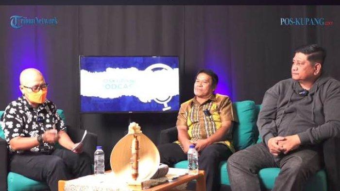 Budayawan NTT, Pieter Kembo, Akademisi Bidang Hak Asasi Manusia, Dr. Deddy Manafe dan host Koordinator Liputan Pos Kupang, Novemy Leo.