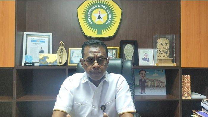 REKTOR UNDANA - Rektor Undana Kupang, Prof Maxs Sanam memberikan penjelasan perjalanan pencapaian akreditasi Unggul Undana. Rabu (26/2/2025)