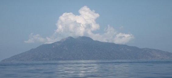 Gunung Rokatenda di Kabupaten Sikka Nusa Tenggara Timur
