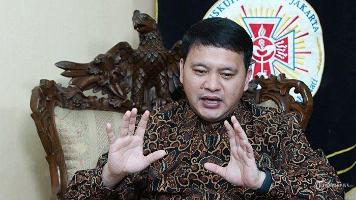 Juru Bicara Panitia Kunjungan Paus Fransiskus ke Indonesia, Romo Thomas Ulun Ismoyo saat diwawancarai Tribun Network di Gereja Katedral Jakarta, Selasa (2/7/2024).