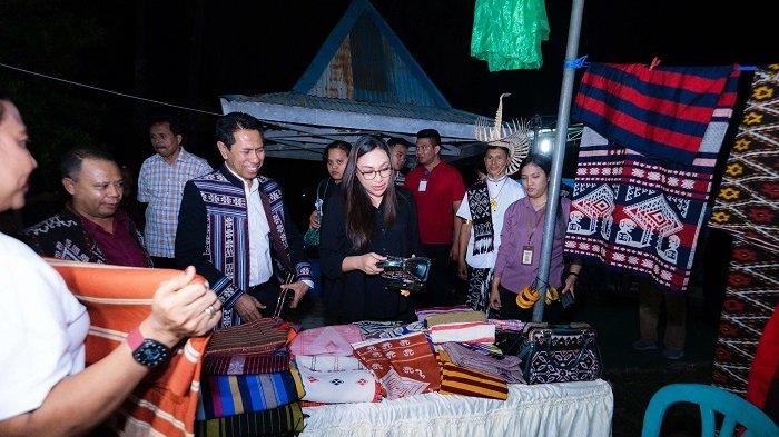 SERENA FRANCIS - Wakil Walikota kunjungi UMKM di Pantai Lasiana dalam Elim Festival