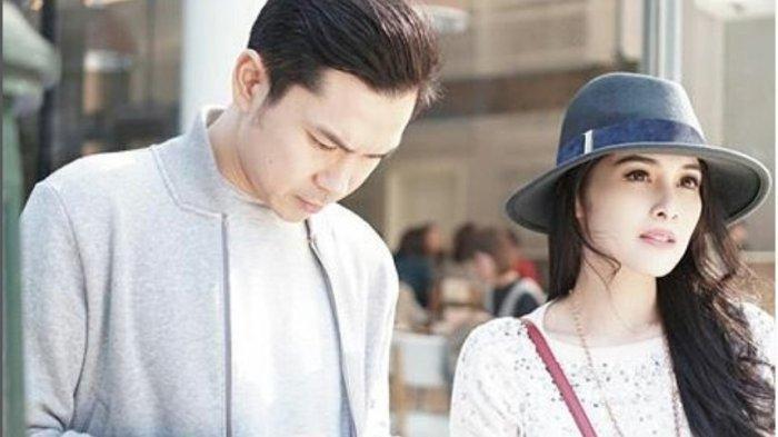 Sandra Dewi dan Harvet Moeis