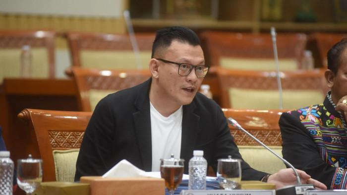 POS-KUPANG.COM/HO
DI KOMISI III - Ketua tim kuasa hukum keluarga Konay, Fransisco Bernando Bessi melakukan RDP dengan Komisi III DPR RI tekait lahan kliennya yang disita Kejati NTT.
