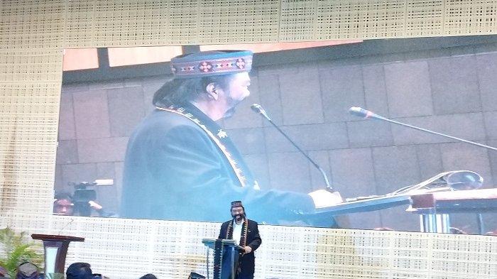SURYA PALOH - Ketua Umum Partai NasDem Surya Paloh menyampaikan pidato politik sebelum membuka Rapat Kerja Wilayah (Rakerwil) DPW NasDem Provinsi NTT yang diselenggarakan di Golo Mori Labuan Bajo. Kamis (8/5/2025).