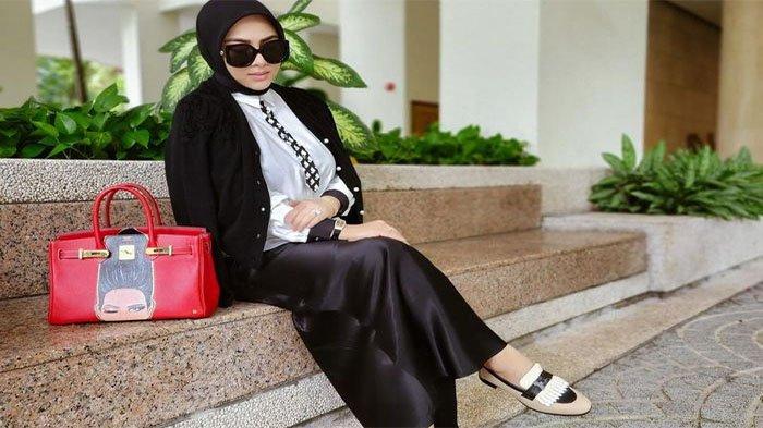 Syahrini dan tas Hermes Jambul Katulistiwa pemberian adik