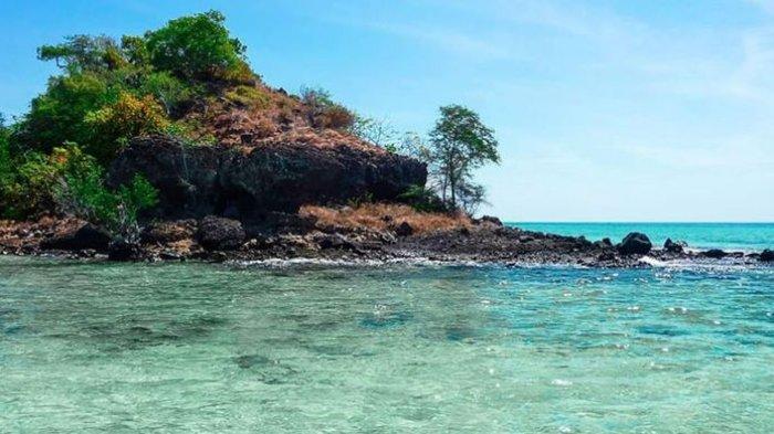 Pesona Tanjung Kajuwulu di Desa Magepanda, Kabupaten Sikka, NTT, Minggu (7/4/2019). Tanjung Kajuwulu menjadi destinasi yang paling diminati oleh hampir kebanyakan penduduk Kabupaten Sikka dan wisatawan mancanegara.