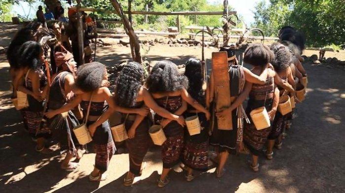 Tari Lego, tarian khas suku Abuy, Desa Takpala, Alor