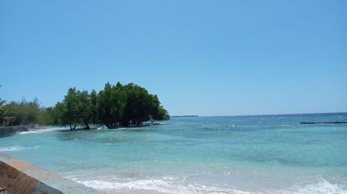 Tepi Pantai Maimol, Alor, NTT