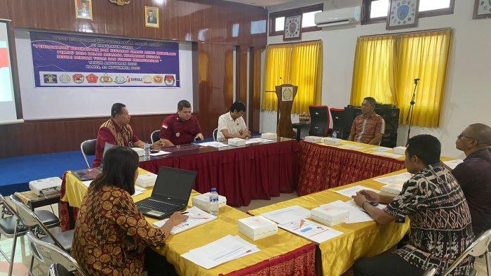 RAKOR TIM PORA - -Tim Pengawasan Orang Asing (Tim PORA) Imigrasi Maumere gelar rapat koordinasi .
