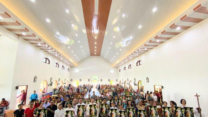 TIM KOMUNITAS - Tim komunitas Kerahiman Ilahi Keuskupan Agung Kupang bersama umat Stasi St. Leonardus Manusak- Kupang, NTT, Minggu (16/2/2025).