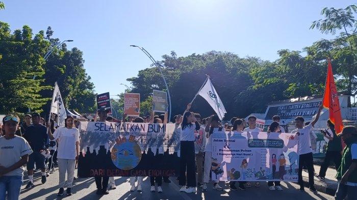UNWIRA - Program Studi Ilmu Pemerintahan Universitas Katolik Widya Mandira (Unwira) Kupang, Wahana Lingkungan Hidup Indonesia (WALHI) NTT menggelar kampanye lingkungan bertajuk “Bergerak Bersuara untuk Pemulihan Lingkungan Hidup dan Keselamatan Rakyat di Nusa Tenggara Timur” dengan tema “Energi Kita, Planet Kita”.