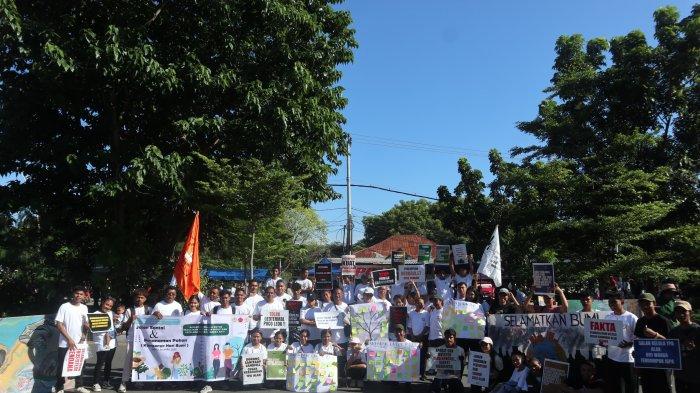 UNWIRA - Program Studi Ilmu Pemerintahan Universitas Katolik Widya Mandira (Unwira) Kupang, Wahana Lingkungan Hidup Indonesia (WALHI) NTT menggelar kampanye lingkungan bertajuk “Bergerak Bersuara untuk Pemulihan Lingkungan Hidup dan Keselamatan Rakyat di Nusa Tenggara Timur” dengan tema “Energi Kita, Planet Kita”.