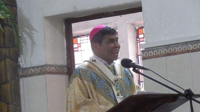 Uskup Agung Ende Mgr Paul Budi Kleden, SVD saat memberikan sambutan usai misa penahbisan di Gereja Katedral Ende, Kamis 22 Agustus 2024.