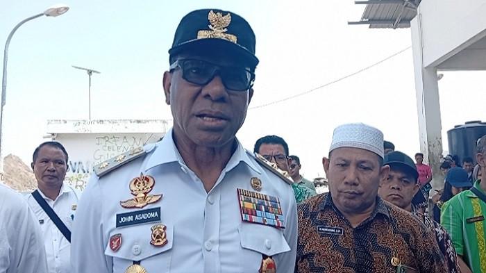 Wakil Gubernur NTT, Johni Asadoma, saat melakukan kunjungan ke tempat pelelangan ikan (TPI) Labuan Bajo, Dusun Kampung Ujung, Kelurahan Labuan Bajo, Kecamatan Komodo, Kabupaten Manggarai Barat, pada Jumat (25/7/2025).