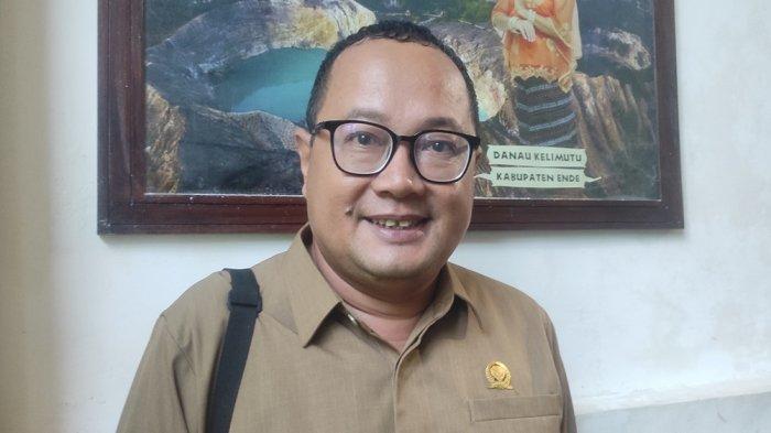 APREASIASI DEWAN - Wakil Ketua Komisi V DPRD NTT Winston Rondo saat menghadiri peluncuran Program Pendampingan Siswa Masuk PTN, TNI Polri dan Sekolah Kedinasan pada Kamis (27/3/2025) di SMA Negeri 3 Kota Kupang.